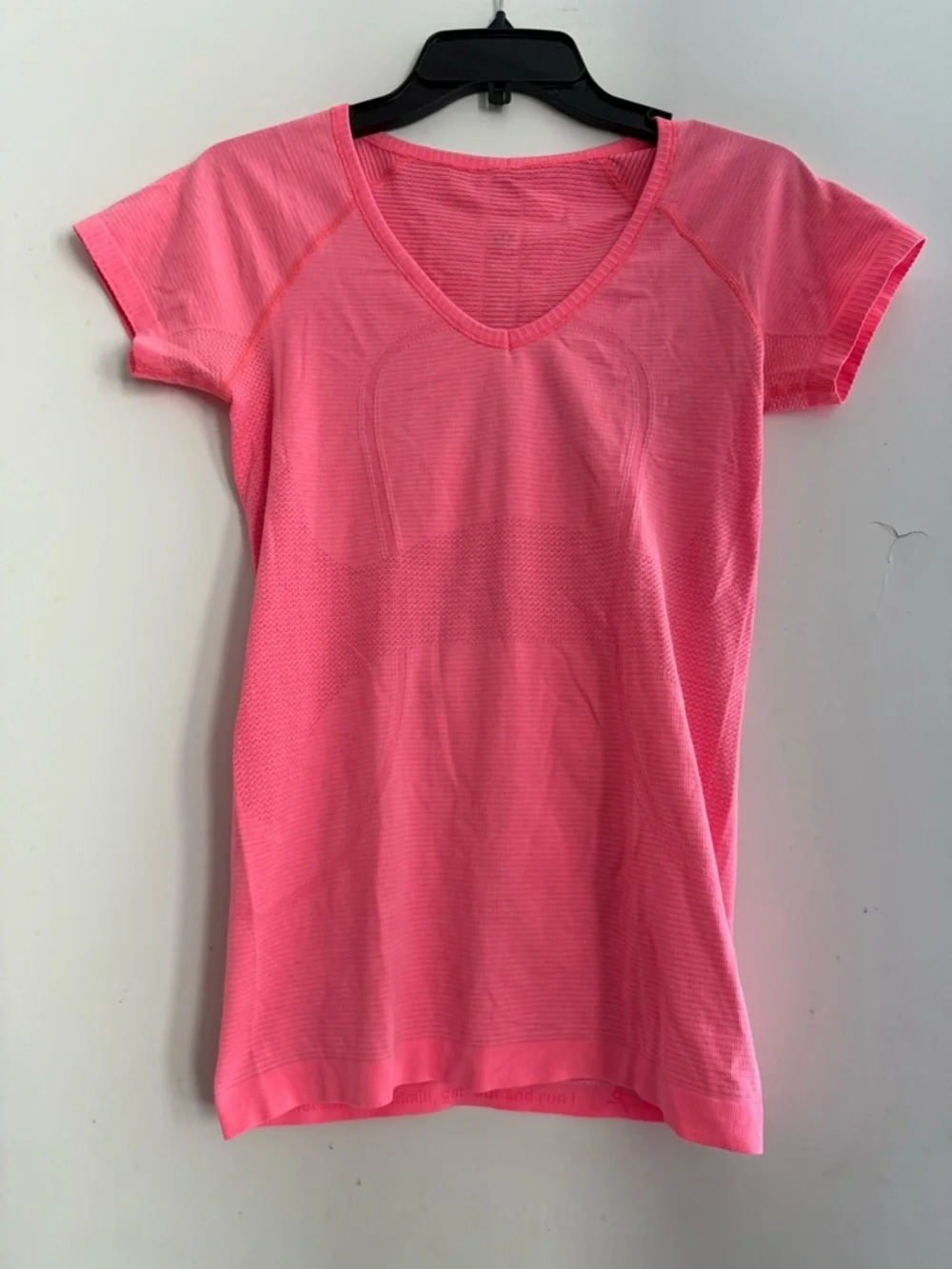 Lululemon Swiftly Tech Short Sleeve Orange Running V Neck Shirt  Size 6